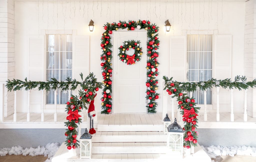 Simple Ways to Decorate Your Front Doorstep